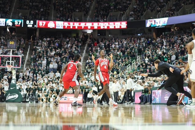 Ohio State's Dale Bonner hits wild buzzer-beater to lift Buckeyes past  Michigan State - Yahoo Sports