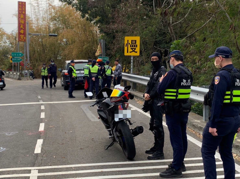 轄區歸仁警分局與台南市警局交通大隊假日聯合執法，希望能降低事故發生頻率。（圖／警方提供）