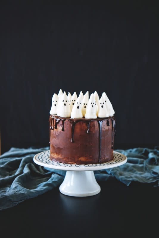 <p>La Pêche Fraîche </p><p>If you’re looking to bring a little bit more of a ghoulish delight to your dessert table, take a peek at <a href="https://lapechefraiche.com/spooky-spooky/" rel="nofollow noopener" target="_blank" data-ylk="slk:La Pêche Fraîche;elm:context_link;itc:0;sec:content-canvas" class="link ">La Pêche Fraîche </a>on how to create this boo-tiful and edible cake topper. </p>