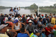 Honduran migrants, part of a caravan trying to reach the U.S., are pictured on the bridge that connects Mexico and Guatemala in Ciudad Hidalgo, Mexico, October 19, 2018. REUTERS/Edgard Garrido