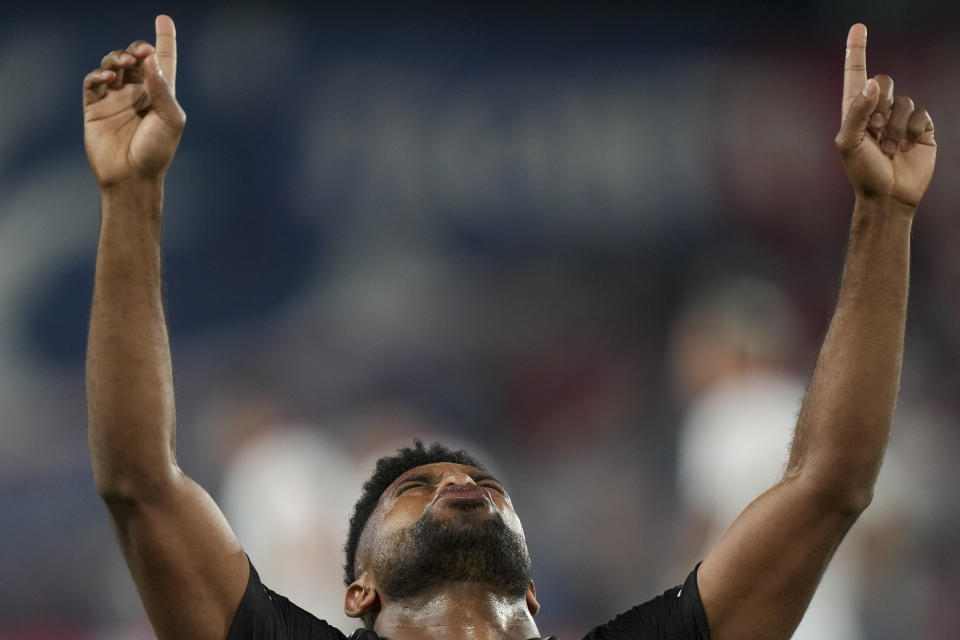 El delantero Miguel Ángel Borja celebra tras anotar el primer gol de River Plate de Argentina en el partido contra Nacional de Uruguay en la Copa Libertadores, el martes 7 de mayo de 2024, en Montevideo. (AP Foto/Matilde Campodónico)