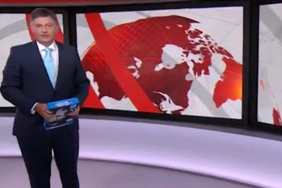 BBC News presenter Simon McCoy's funniest moments after unenthusiastic royal baby due date report