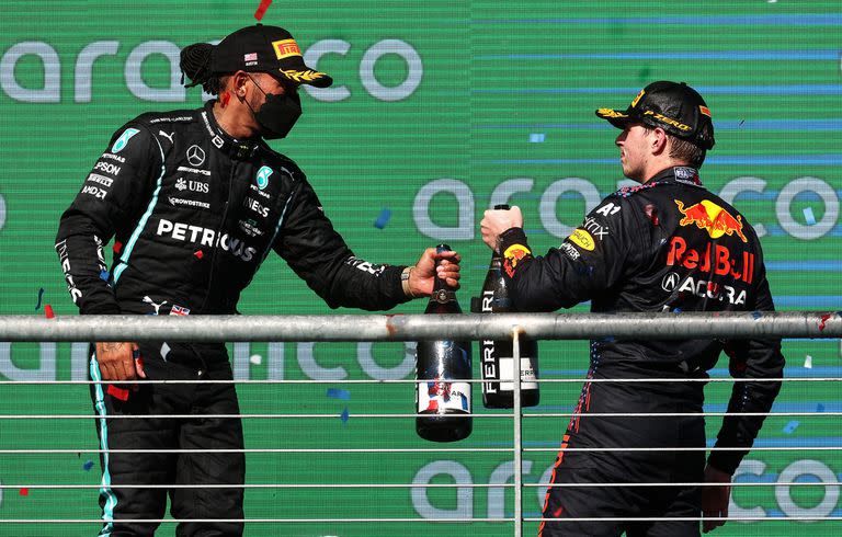 Imagen de la semana pasada: el vencedor, Max Verstappen, y el segundo, Lewis Hamilton, festejan en el podio del Gran Premio de Austin