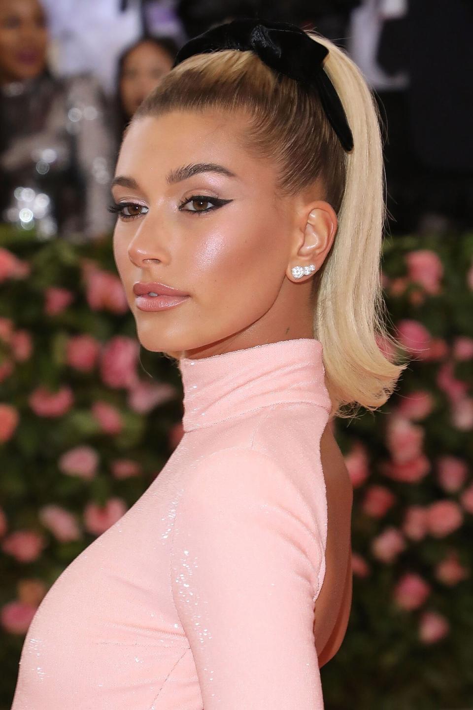 Hailey Bieber 