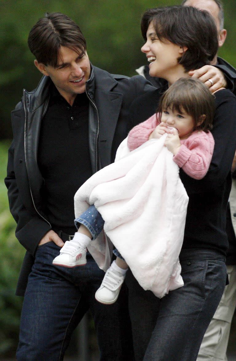 Tom Cruise, Katie Holmes y Suri en el zoológico de Berlín, en 2007