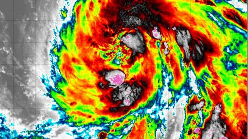 &#x005361;&#x0052aa;&#x006700;&#x005feb;&#x00660e;&#x0065e5;&#x008f49;&#x004e2d;&#x0098b1;&#x003002; &#x00ff08;&#x005716;&#x00ff0f;&#x007ffb;&#x00651d;tropicaltidbits&#x00ff09;