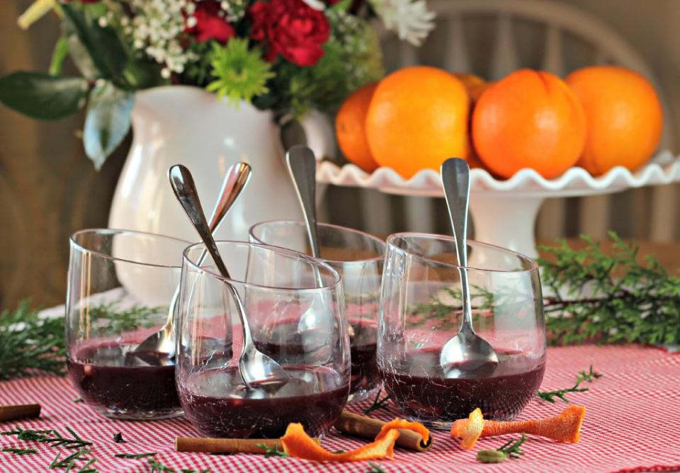 Traditional Swedish Glögg (Mulled Wine)