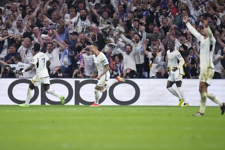 La alegría de Joselu tras marcar dos goles en tres minutos para Real Madrid ante Bayern Munich