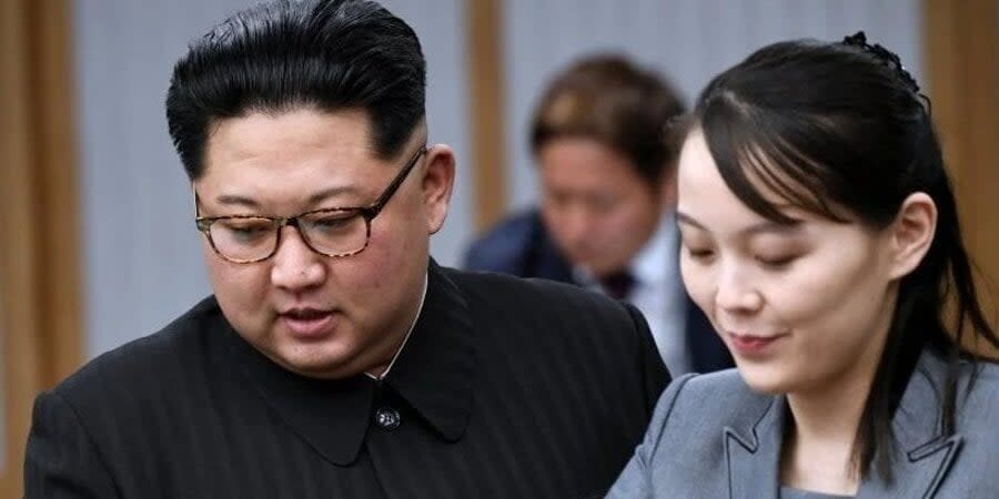 Kin Jong Un with his sister, Kim Yo Jong