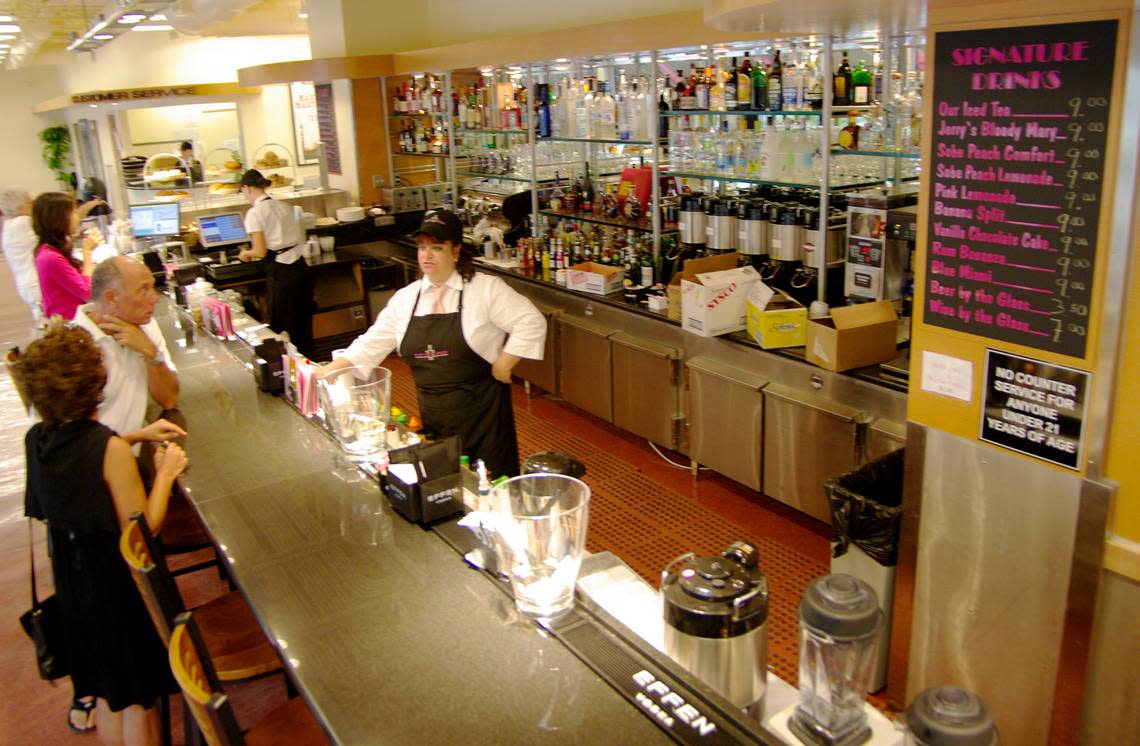 11/8/08- The Epicure Market in Sunny Isles Beach serves cocktails at an inside bar. The store’s sale of packaged liquor - which incudes bottles of spirits - was the subject of debate at a recent commission meeting . CHRIS CUTRO / FOR THE MIAMI HERALD. CHRIS CUTRO/Miami Herald File / 2008