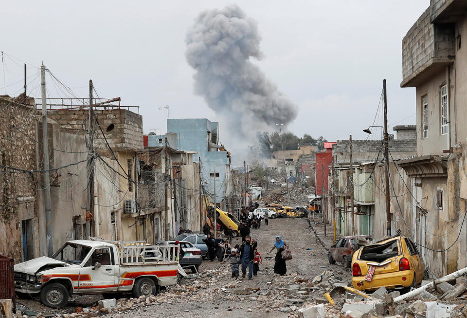 An Iraqi family walks from Islamic State controlled part of Mosul