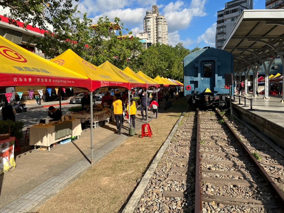 台灣藝起公益協會與地方協力，在擁有百年歷史的新北投車站，舉辦「藝起過聖誕」多重精彩活動（永慶房產集團提供）