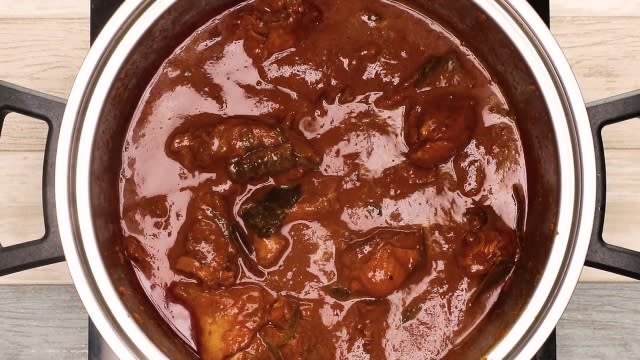 Simmering duck rendang