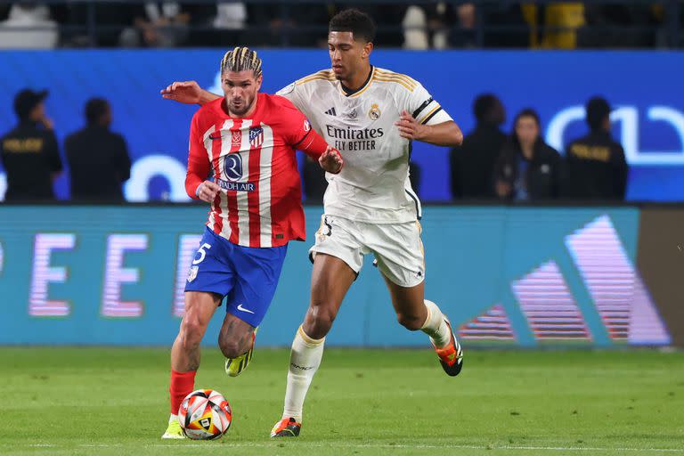 Rodrigo De Paul y Jude Bellingham durante la semifinal por la Supercopa de España disputada en enero; este domingo volverán a encontrarse, por la liga española.