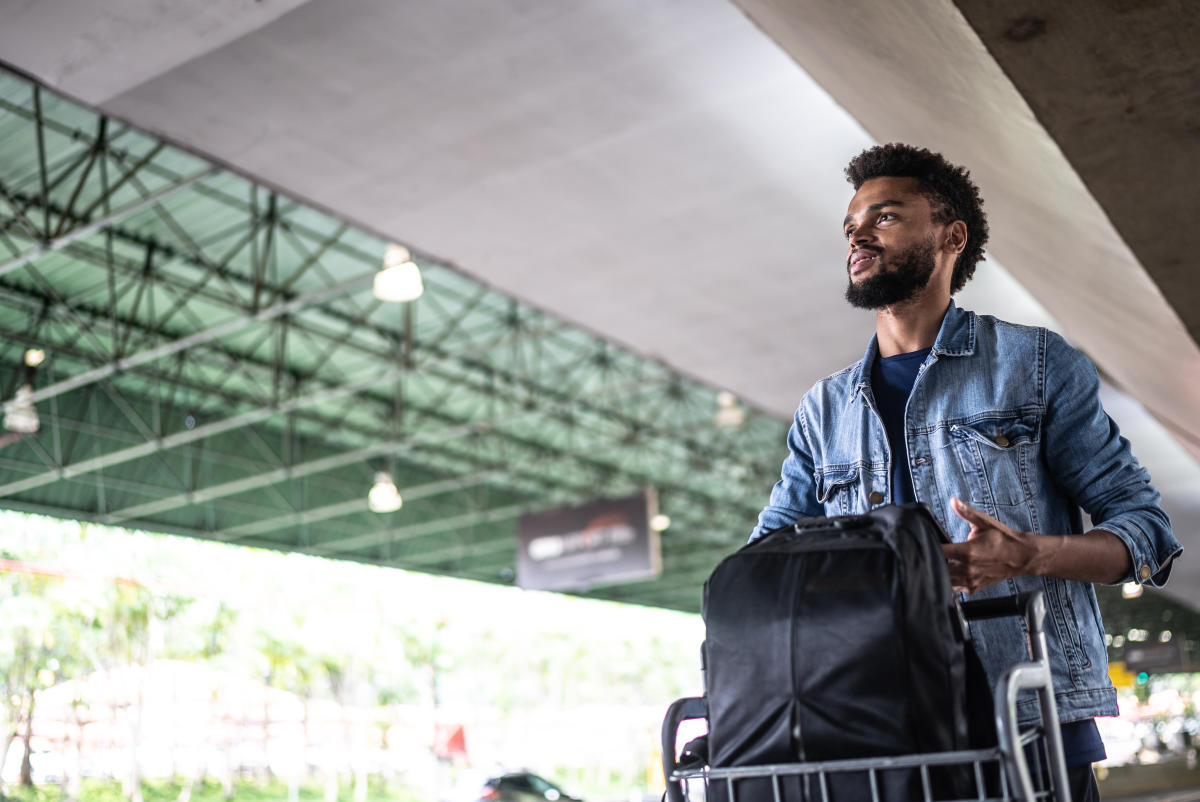 Mochila viral   El compartimento que usas mal en tu mochila de  cabina cuando viajas en avión