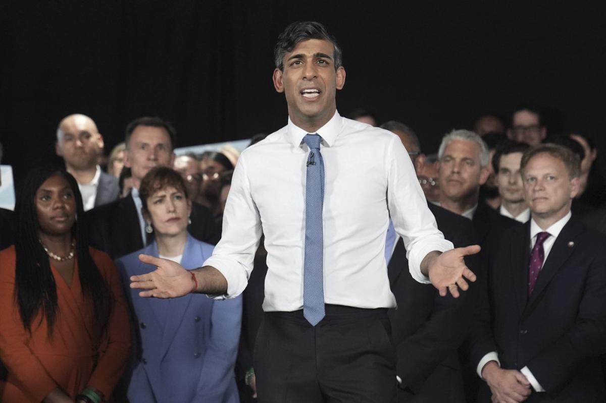 UK politicians kick off a 6-week election campaign with incumbent Sunak  playing the underdog - Yahoo Sports