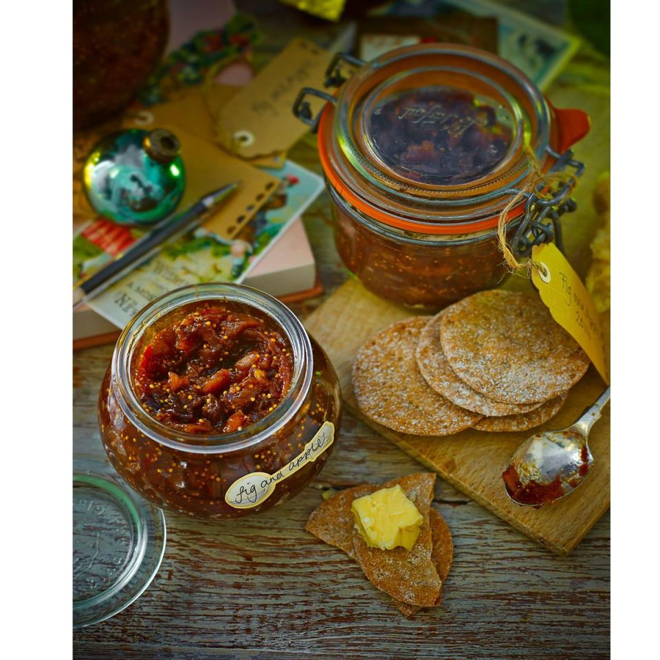 Fig and apple chutney - Best homemade Christmas gifts 2022