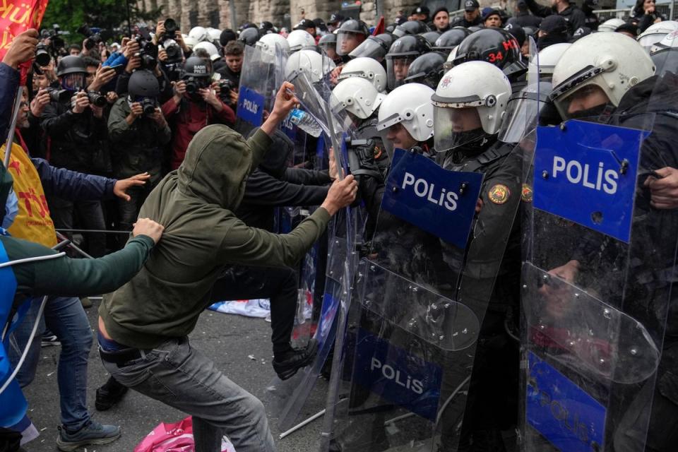 Turkish anti riot police clash with protesters (AP)
