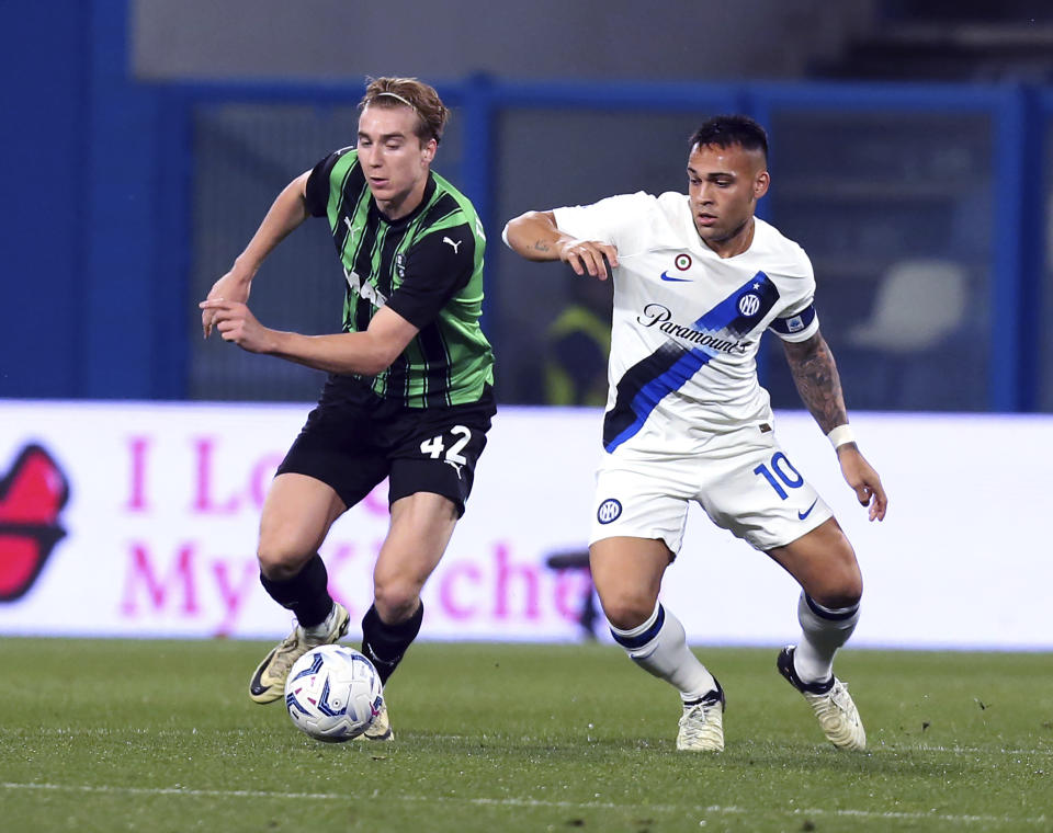 Sassuolo's Kristian Thorstvedt is chased by Inter's Lautaro Martinez during the Italia Serie A soccer match between Sassuolo and Inter Milan, Saturday, May 4, 2024, at the Mapei Stadium in Reggio Emilia. (Gianni Santandrea/LaPresse via AP)