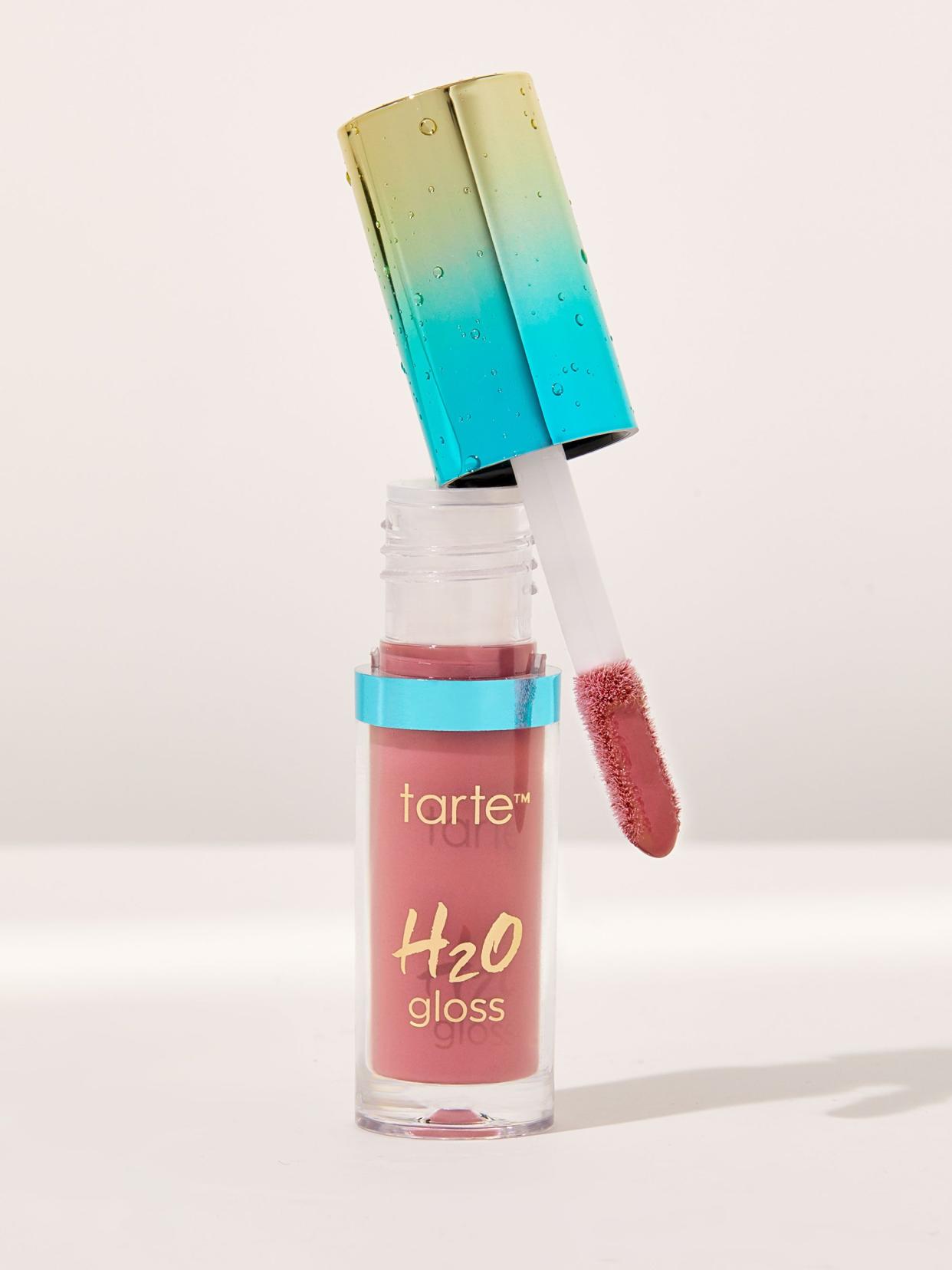 <p><a href="https://go.redirectingat.com?id=74968X1596630&url=https%3A%2F%2Ftartecosmetics.com%2Fshop%2Fdeluxe-h2o-gloss-in-hang-ten-1824.html&sref=https%3A%2F%2Fwww.countryliving.com%2Flife%2Fentertainment%2Fa60702416%2Fshania-twain-daily-makeup-routine%2F" rel="nofollow noopener" target="_blank" data-ylk="slk:Shop Now;elm:context_link;itc:0;sec:content-canvas" class="link rapid-noclick-resp">Shop Now</a></p><p>H2O Gloss</p><p>tartecosmetics.com</p><p>$8.00</p><span class="copyright">Tarte</span>