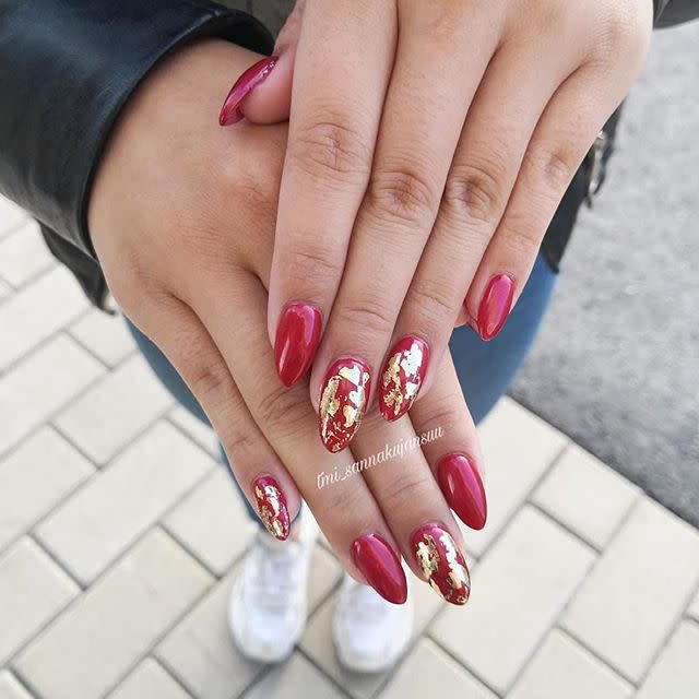 10) Crackle Nails