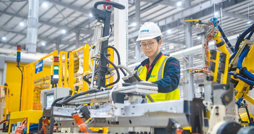 台經院提醒，部分產業可能會面對中國低價傾銷，拉長傳統製造業復甦時間。（圖／新華社）