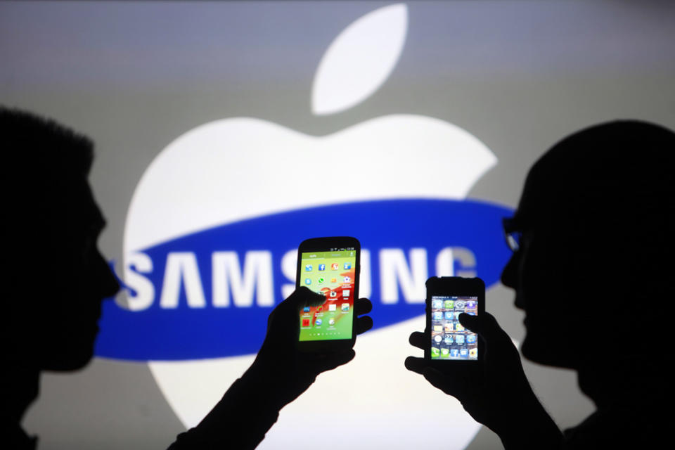 It’s official: Your carrier is pushing you to buy a Samsung phone over an iPhone