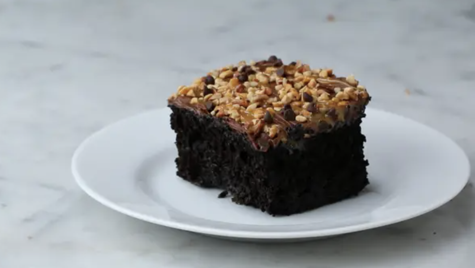 Recipe: Chocolate Turtle Poke Cake