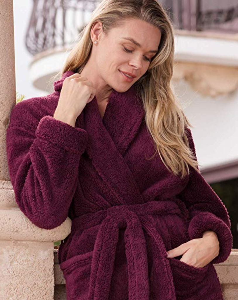 Alexander Del Rossa Women's Plush Fleece Robe. (Photo: Amazon)