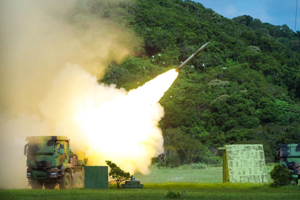 中科院研發雷霆2千多管火箭增程型發射車，首度有捷克軍規國內競標。雷霆2千發射MK45資料照片