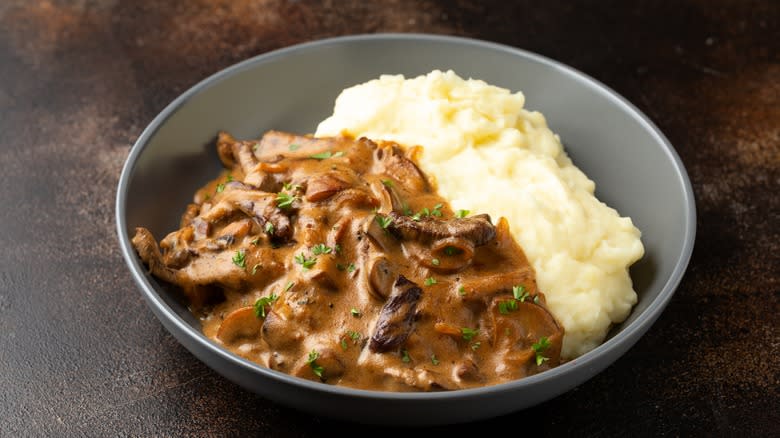 beef stroganoff with mushrooms and mashed potatoes