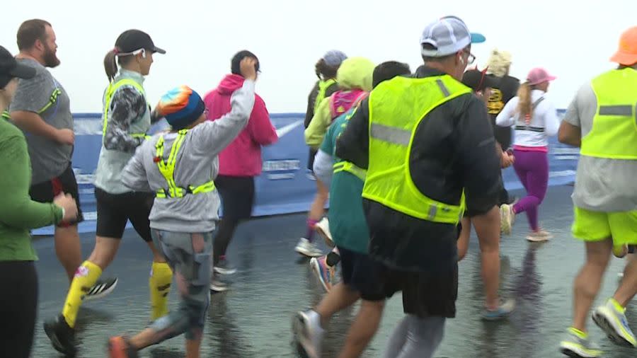 42nd annual Hood to Coast begins with rainy start Friday morning