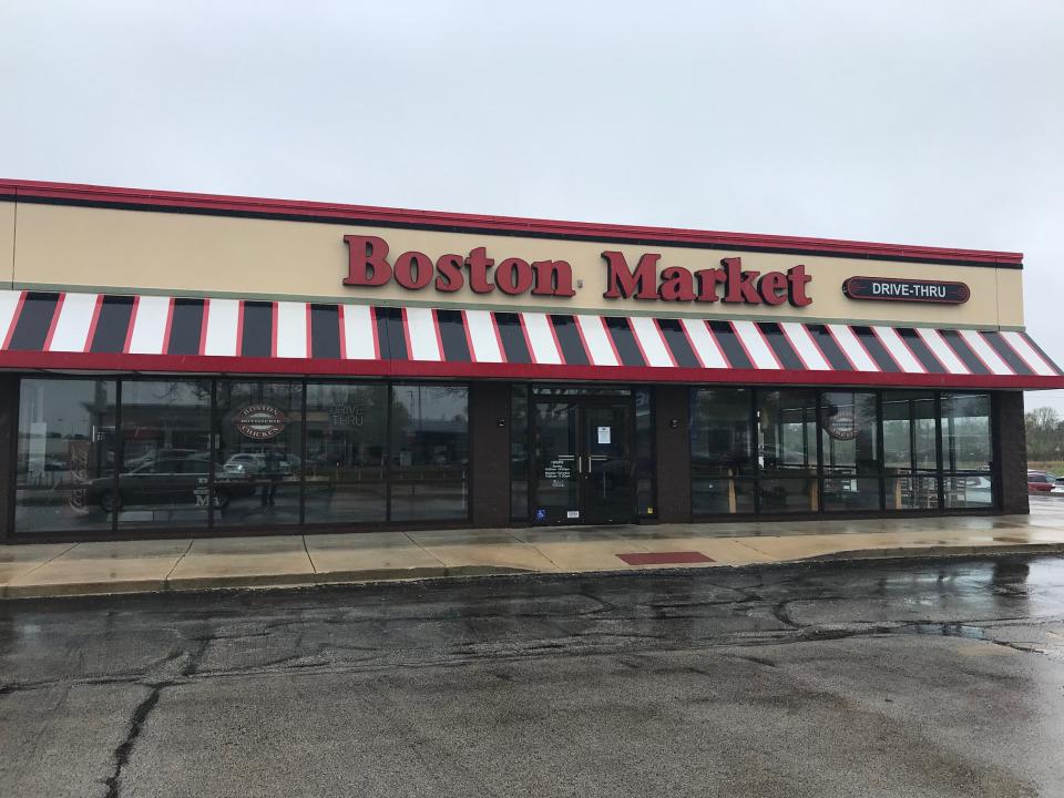 The Joliet Boston Market building, built in 1994, comes with 34 parking spaces. Image via John Ferak/Patch