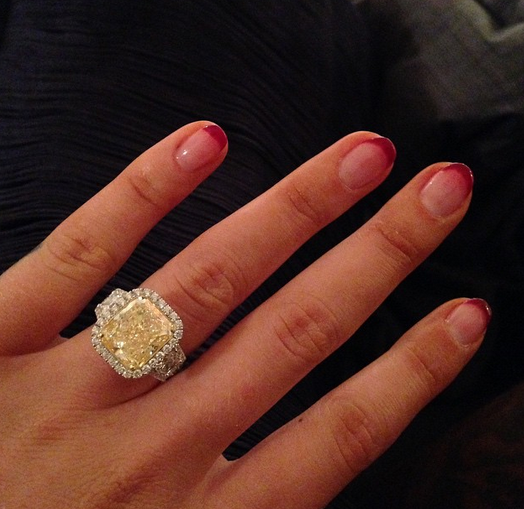 There’s something really beautiful about Iggy Azalea’s canary yellow diamond ring. 