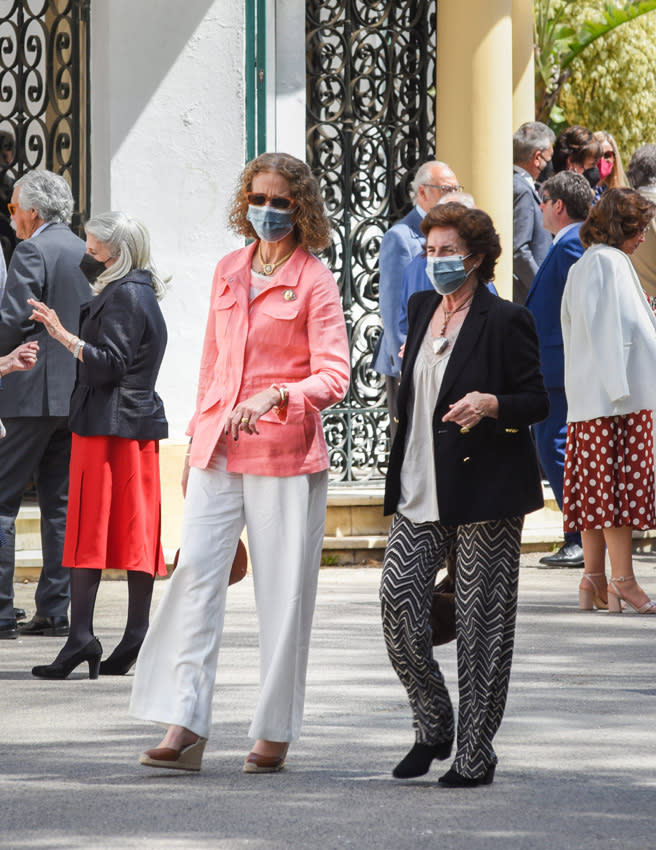 La infanta Elena y su hija reaparecen en Sevilla tras visitar a don Juan Carlos en Abu Dabi