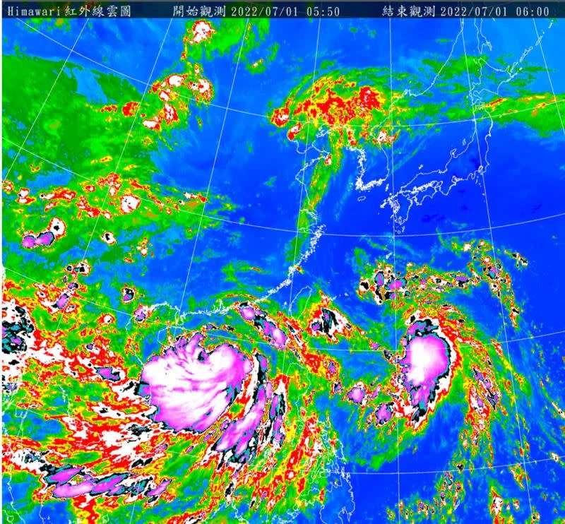 明日至下週二台灣在雙颱之間，迎風面的南部、東南部及午後的中部以北，皆有明顯降雨的機率。（圖／中央氣象局）