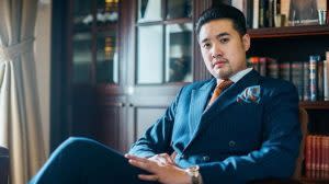 現年 32 歲的他是印尼藥商巨頭 Kartini Muljadi 的孫子，Kartini Muljadi 身價高達6200萬美金（約新台幣18億）更曾榮登富比世排行榜前 50 大富豪。（圖／翻攝自推特）