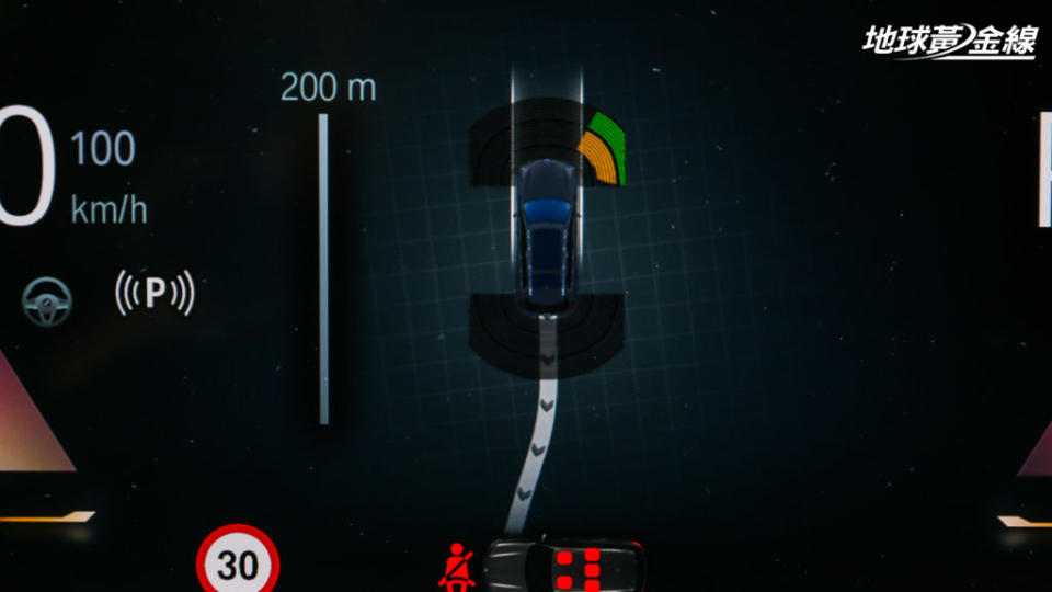 藉由小改款機會，BMW為X7升級距離可達200公尺的倒車輔助系統。(攝影/ 陳奕宏)