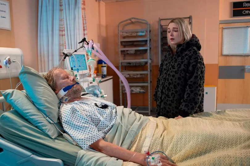 Lauren returned and was seen by Roy's hospital bedside -Credit:ITV