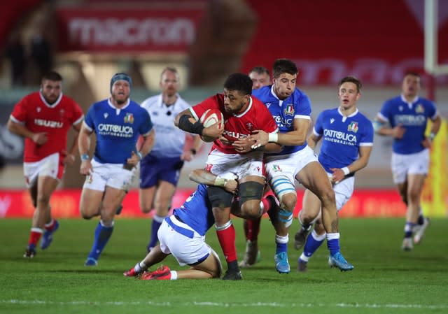 Taulupe Faletau (centre) shone for Wales