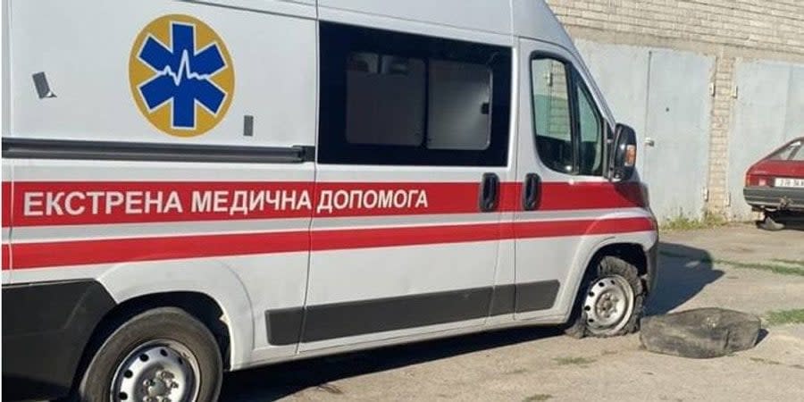 Russians drop explosives from UAV on ambulance in Kherson Oblast