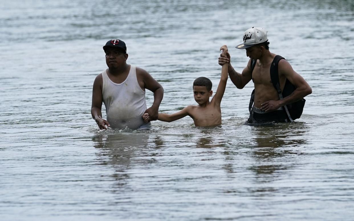 Migrants wade through the Tuquesa River as they traverse the Darien Gap. <a href="https://newsroom.ap.org/detail/PanamaMigrants/2c51a3fc202e44459d50d668897f80eb/photo?Query=Darien%20Gap&mediaType=photo&sortBy=creationdatetime:desc&dateRange=Anytime&totalCount=288&currentItemNo=62" rel="nofollow noopener" target="_blank" data-ylk="slk:AP Photo/Arnulfo Franco;elm:context_link;itc:0;sec:content-canvas" class="link ">AP Photo/Arnulfo Franco</a>