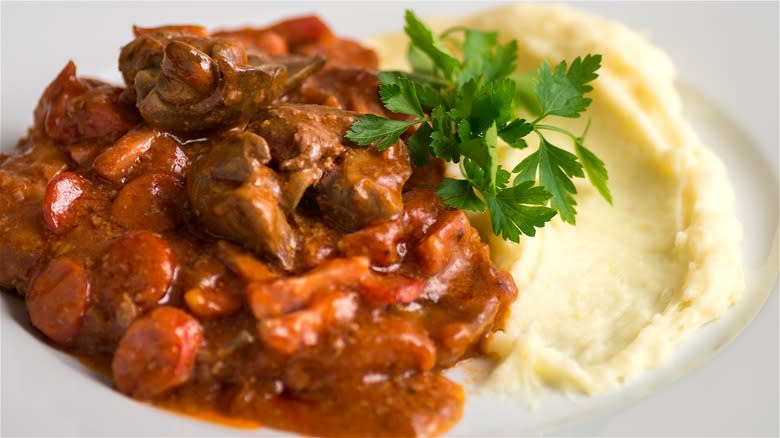 Hungarian pörkölt with mashed potatoes