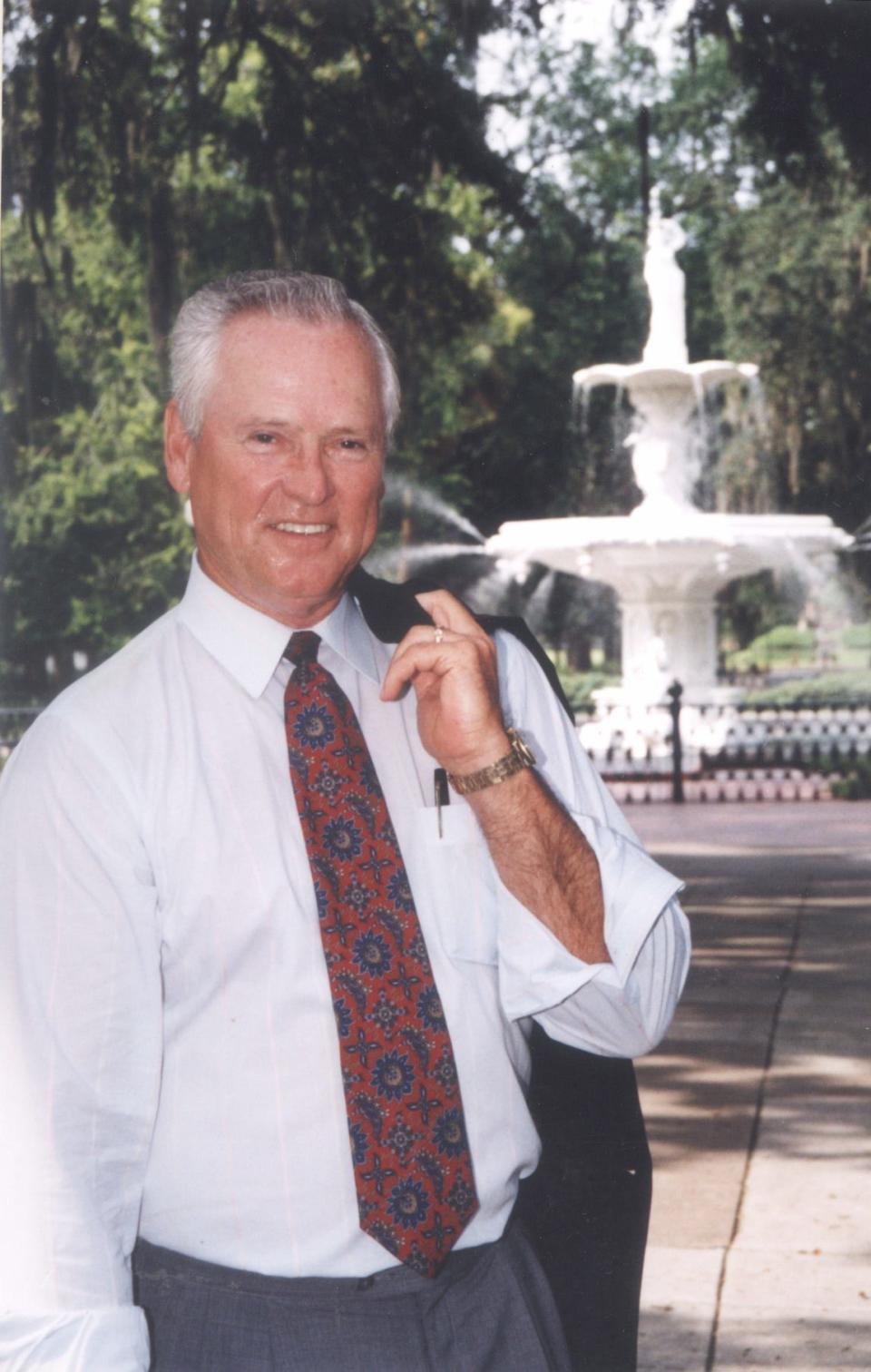 Doug Weathers, veteran television news anchor, 1995