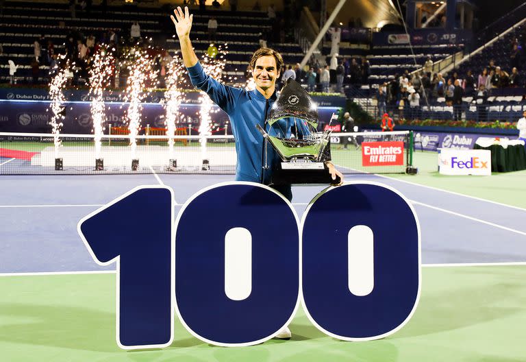 Federer derrotó a Tsitsipas en la final de Dubai 2019 y alcanzó su título número cien. 