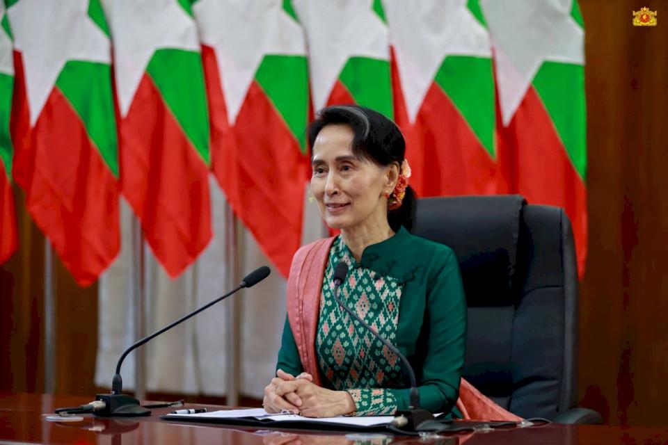 緬甸實質領導人翁山蘇姬(Aung San Suu Kyi)12日呼籲全國團結，並表示她已成立一個委員會，將協調國際以及國內對受暴力衝擊的若開邦(Rakhine state)的援助。 (圖:緬甸國政顧問辦公室)