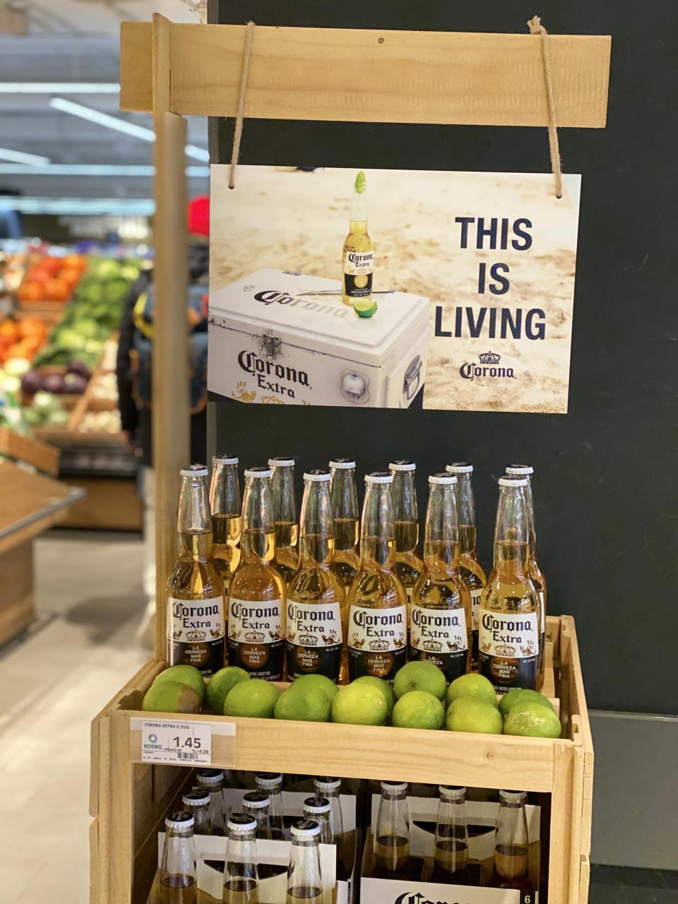 "This is living": Mit diesem Slogan wirbt Corona derzeit für ihr Bier. (Bild: Anne Borchardt)