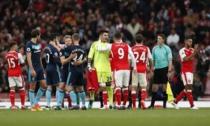 Britain Soccer Football - Arsenal v Middlesbrough - Premier League - Emirates Stadium - 22/10/16 Arsenal's Lucas Perez and Middlesbrough's Victor Valdes after the game Action Images via Reuters / John Sibley Livepic