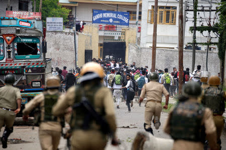 Stone pelters clash with police during disturbances in Srinagar, Kashmir, India May 17, 2017. REUTERS/Cathal McNaughton