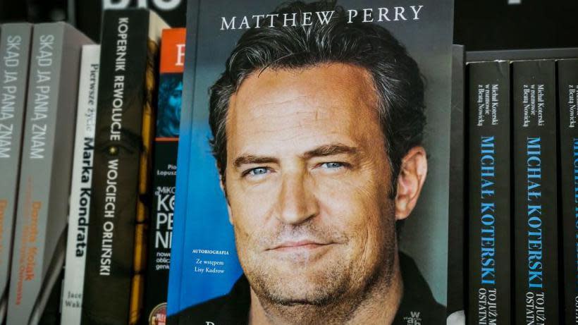 Portada de las memorias de Matthew Perry